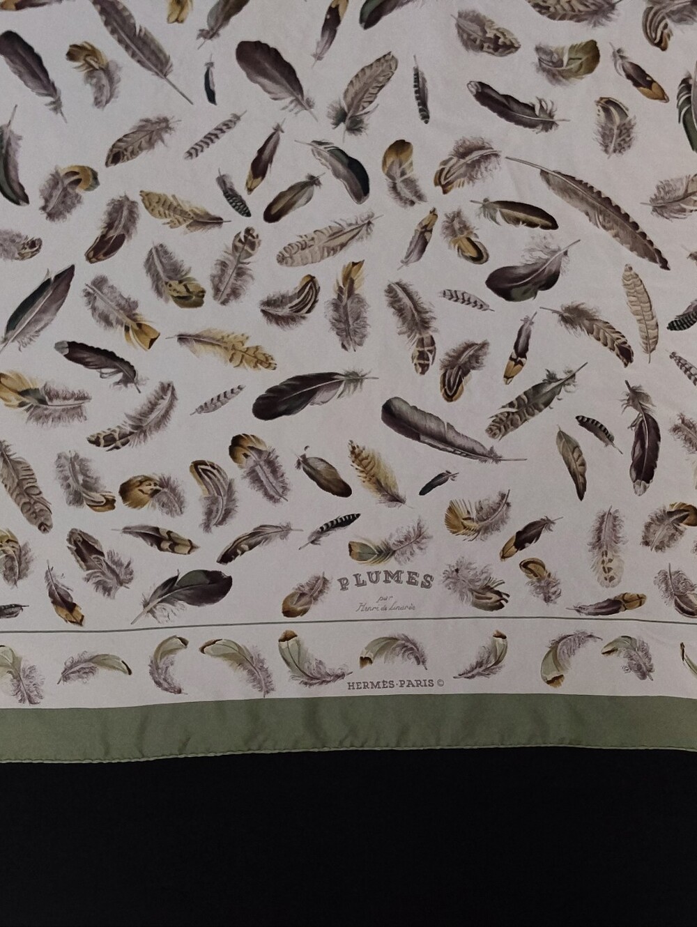 VINTAGE Hermes ‘Les Plumes’ Silk Carre 90 - Picture 6 of 10